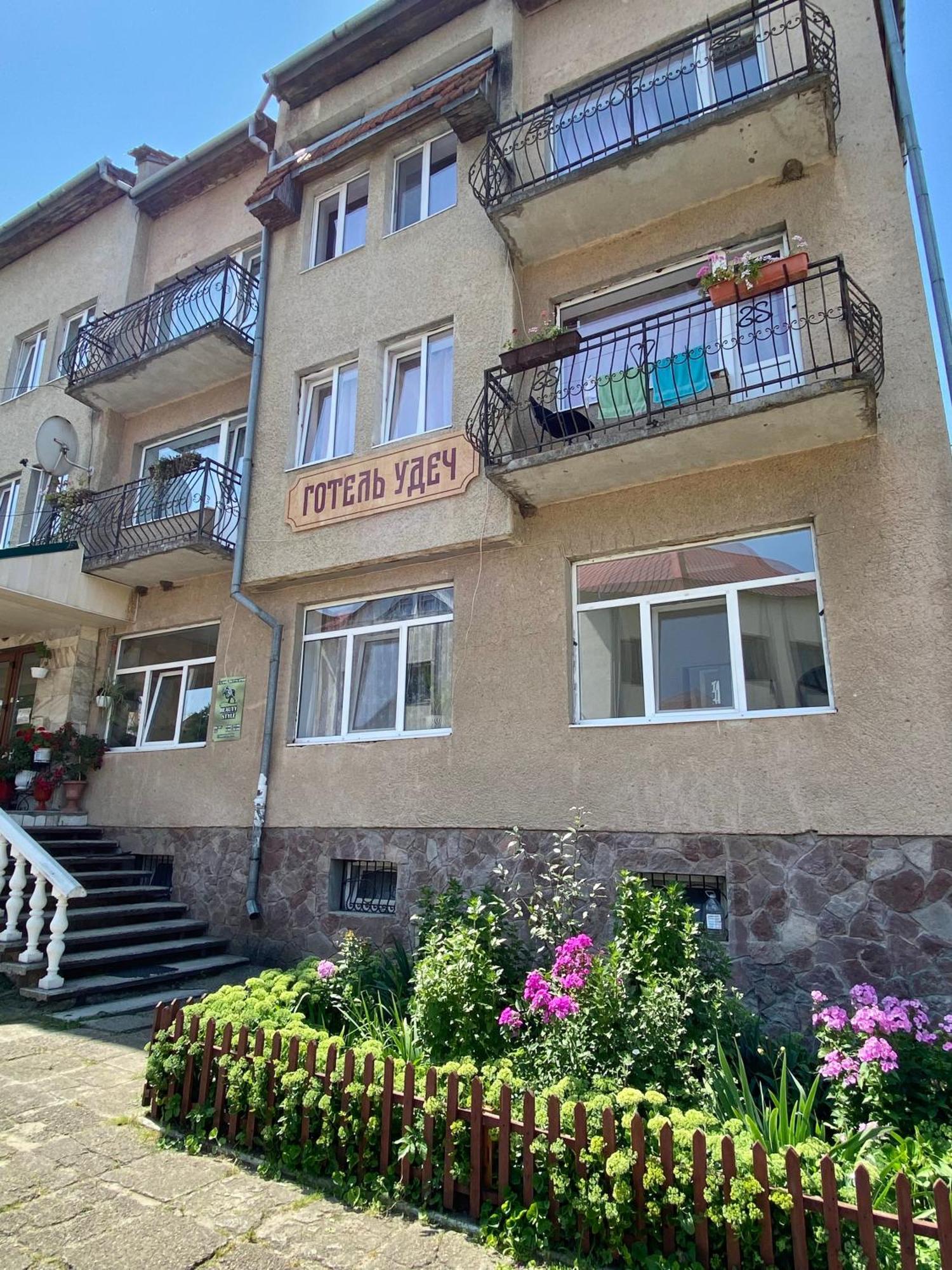 Hotel Udech Zhidachov Exterior foto