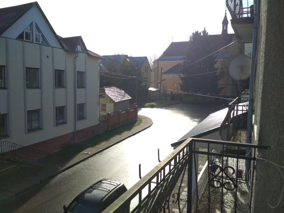 Hotel Udech Zhidachov Exterior foto